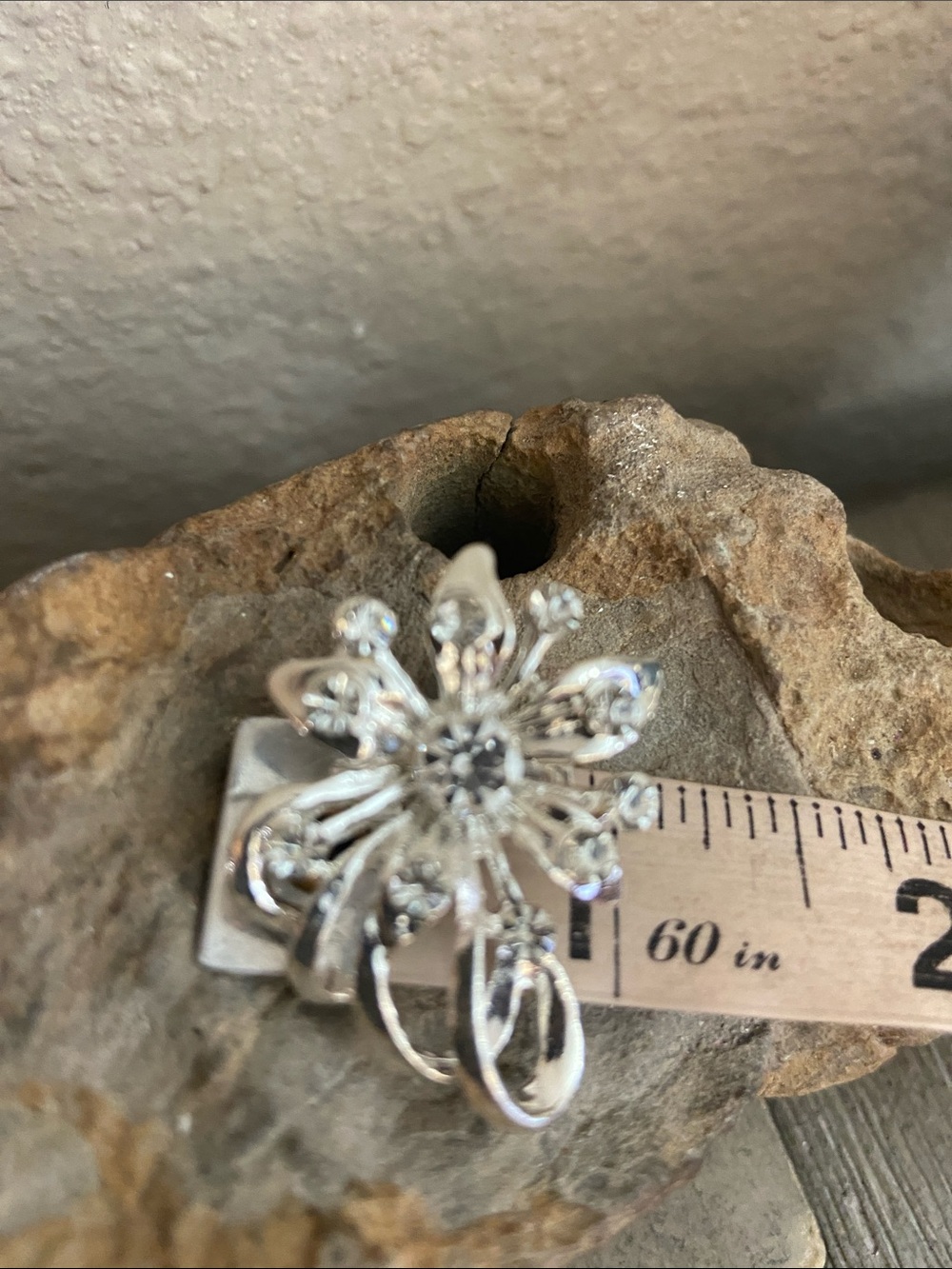 5/$10❤️❤️❤️ Silver Tone Zinc Alloy Crystal Flower Broach - Picture 6 of 6
